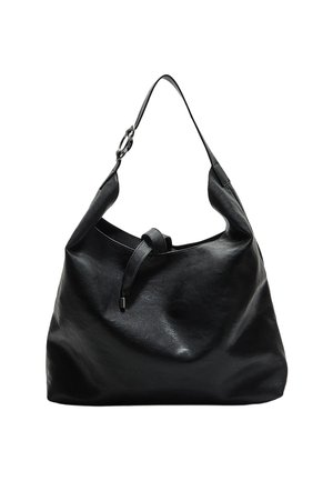 Schwarze Leder-Hobo-Tasche mit geschwungener Silhouette, verstellbarem Schultergurt und Knotendetail oben. Glatte Textur und minimalistisches Design.