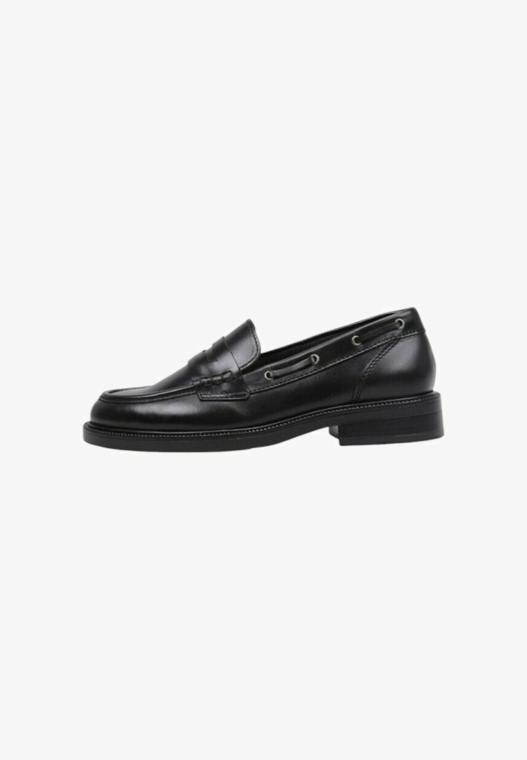 Mocasines de cuero negro con punta redonda, costura decorativa y cordones laterales. Presentan un tacón bajo y una textura suave.