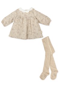 Vestido beige con mangas largas, cuello Peter Pan blanco y patrones en marrón claro. Incluye medias beige a juego con un detalle de costura vertical.