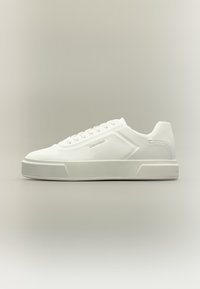 Δεν επιλέχθηκε, triple bright white/silver-coloured