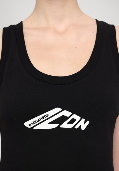 Débardeur noir en coton, avec un large col et un logo blanc audacieux "DSQUARED2 CDN" au centre.