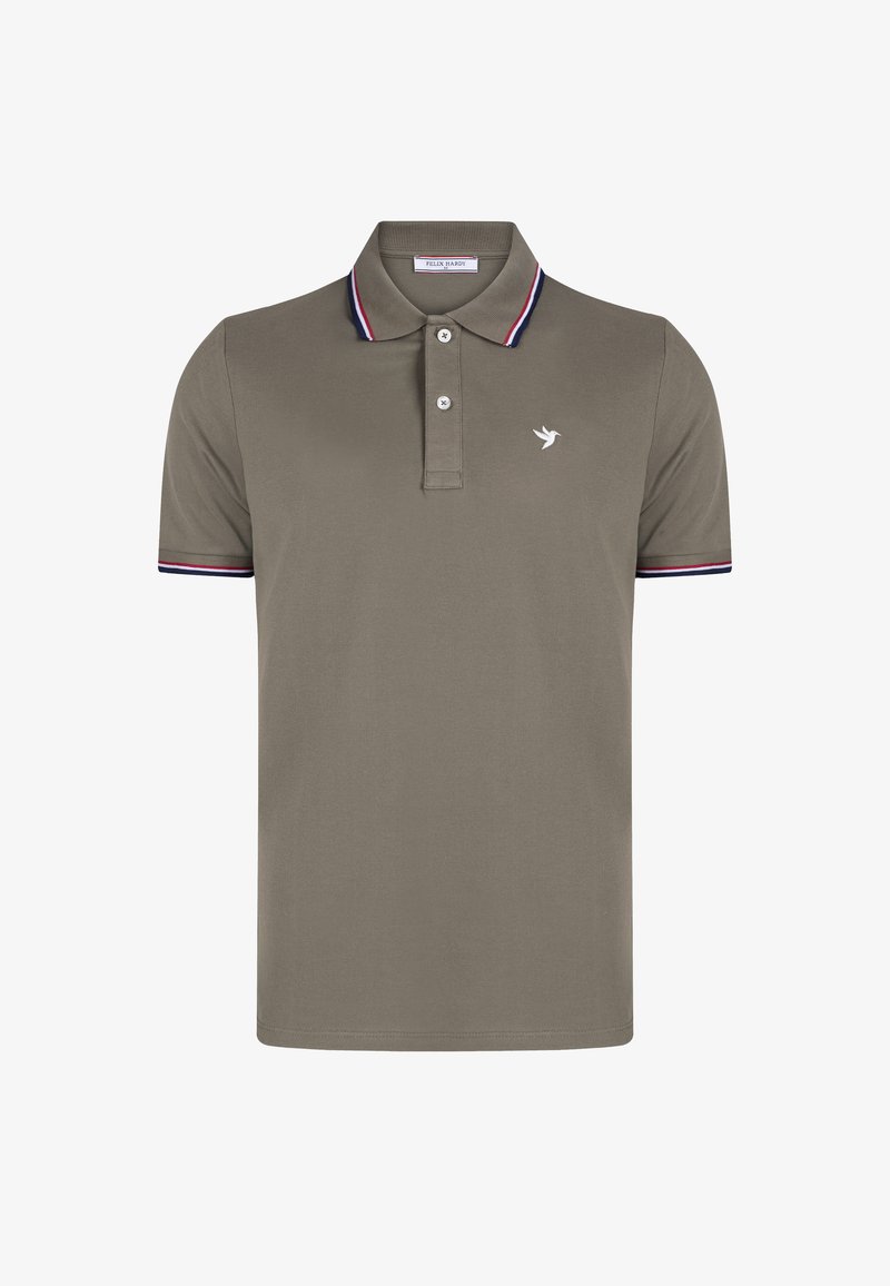 Khaki poloshirt met een kraag, knoopsluiting met drie knopen, korte mouwen en gestreepte accenten in marineblauw en rood op de manchetten. Geborduurd logo op de borst.