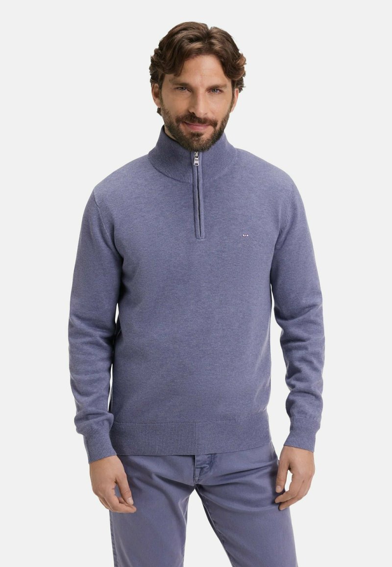 Pull à col zippé violet avec col et poignets côtelés, fabriqué en tricot texturé. Présente un petit logo sur la poitrine.