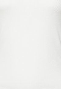Camisola justa branca com um corte ajustado. Feita de um material elástico, apresenta um decote redondo e não possui fechos ou detalhes visíveis.
