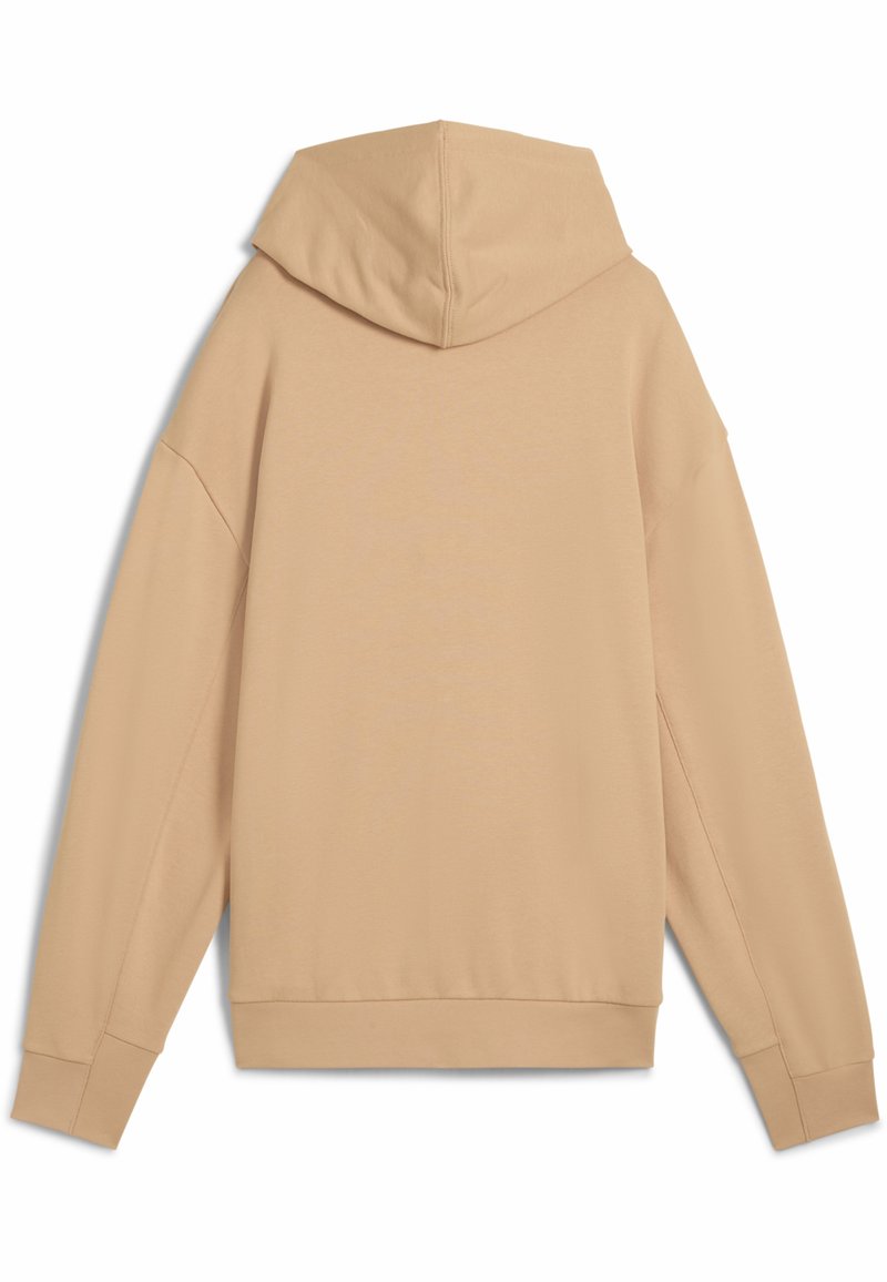 Felpa beige con cappuccio grande, vestibilità ampia, maniche lunghe e polsini a coste. Texture liscia senza motivi o dettagli visibili.