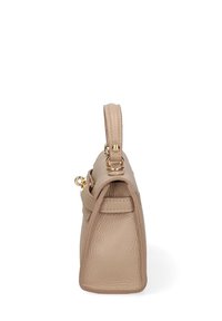 Borsa a tracolla in pelle beige con forma strutturata, dotata di manico corto e dettagli in metallo dorato. Superficie texturizzata con cuciture visibili.