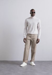 FERRAGAMO UNISEX - Päikeseprillid - Grey