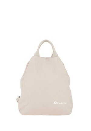 Bolsa de lona beige clara con asas texturizadas, forma redondeada y un sutil logo blanco en la parte inferior. Ideal para uso casual.