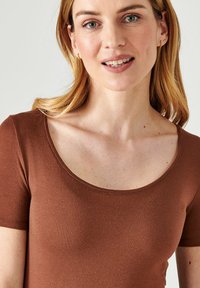 Damart MANCHES COURTES INVISIBLE THERMOLACTYL - T-shirt basic - chocolat