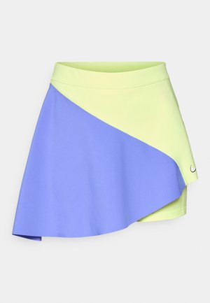 Lila och limegrön asymmetrisk kjol med en mjuk textur, utrustad med en bred midjeband och logotypdetalj på nedre högra sidan.