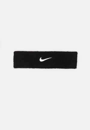 Fascia per capelli in spugna nera con un prominente logo Nike bianco, di forma rettangolare, con una consistenza morbida e uno spessore uniforme.