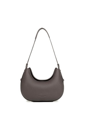 Sac à épaule en cuir texturé marron foncé avec une anse courte et une forme incurvée en croissant.