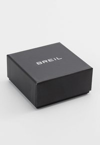 Sort papkasse i firkantet form med hvidt prægede tekst "BREIL" på den øverste flade. Glat overflade, minimalistisk design.