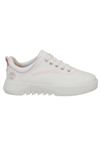 Vita sneakers med en slät tygöverdel och rosa accenter, utrustade med en tjock gummisula med räfflad textur, runda skosnören och logodetalj.