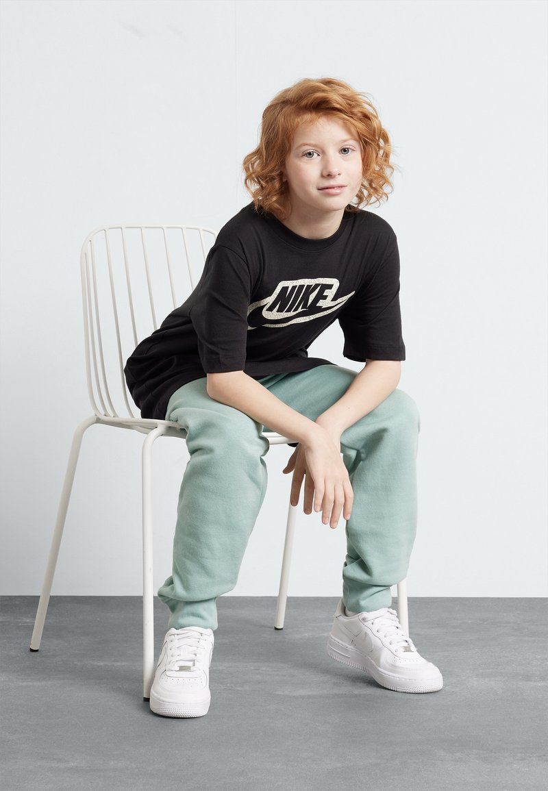 Nike Sportswear TEE CLUB UNISEX - Triko s potiskem - black/černá ...