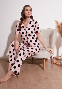 LELA REGULAR FIT - Komplet pidžame - pink
