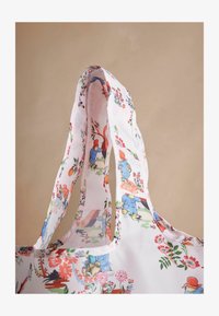 Atlasīts, pink oranges