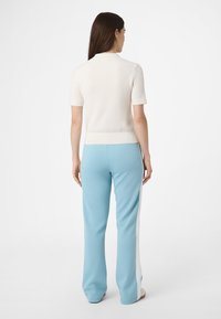 Fila APPAREL COMO REGULAR TAPED TRACK - Verryttelyhousut - tourmaline