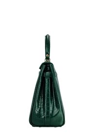 Sac à main en cuir vert foncé à motif crocodile, vu de côté avec une poignée courte et des accents métalliques dorés.