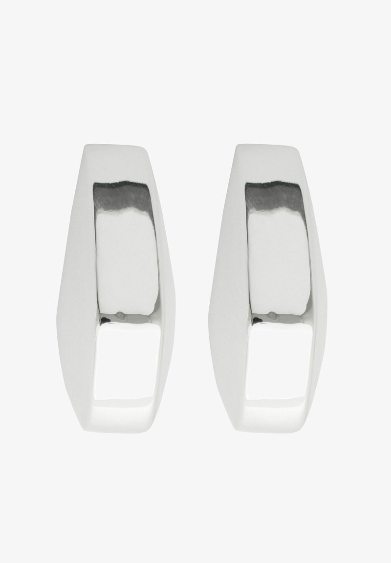 Orecchini geometrici in argento con finitura lucida, caratterizzati da un design squadrato e una forma angolare, che riflettono la luce con una texture liscia.