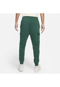 Nike Sportswear SPORTSWEAR CLUB FLEECE - Calças de fato de treino - gorge green gorge green white