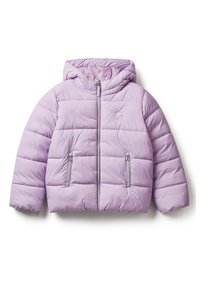 Giacca puff in lavanda chiaro con cappuccio, zip frontale, due tasche con zip, design trapuntato e un piccolo logo sul lato sinistro del petto.