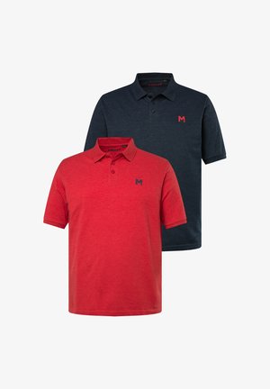 To polo shirts: en rød og en marineblå. Begge har krave, korte ærmer og et lille "M" logo på brystet. Tekstur i bomuldsblanding.