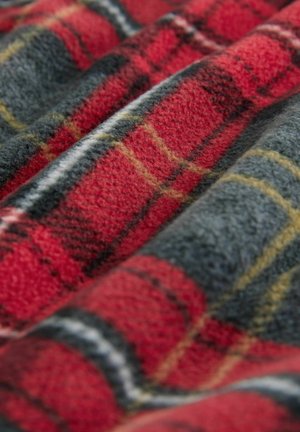 Czerwono-szaro tartanowy polar z miękką teksturą, z naprzemiennie dużymi kwadratami otoczonymi białymi i żółtymi akcentami.