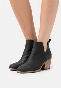 TOMS Botines bajos - black