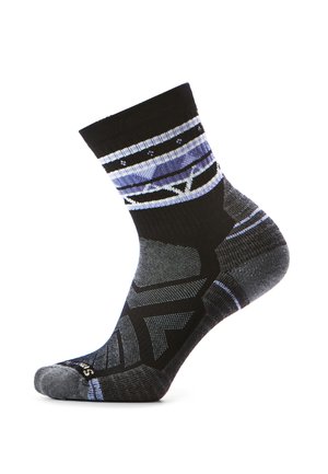 Sort og grå ankelstrømpe med blå og hvide geometriske mønstre samt forstærkede tå- og hælområder, vist på en hvid baggrund.