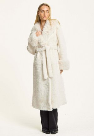 LONGLINE  - Winter coat - white