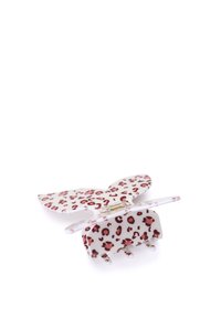 Clip per capelli con stampa leopardata in bianco e borgogna, che ricorda una farfalla. Il design presenta plastica lucida e una cerniera di colore oro.