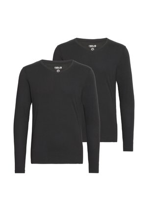 Dve črne dolge majice s kratkimi rokavi in V-izrezom. Narejene so iz mehkega blaga, s preprosto in gladko teksturo, brez vidnih vzorcev.