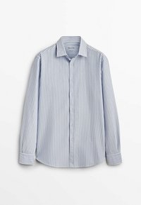 Hellblau gestreiftes Langarmhemd mit spitzem Kragen, Knopfverschluss und lockerer Passform. Baumwollstoff mit glatter Textur.