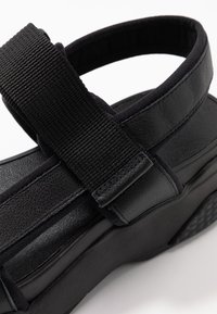 Vagabond Platåsandaletter - black