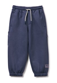 Pantalones de chándal de color azul marino con cintura elástica y cordón, puños elásticos, bolsillos laterales y un bolsillo lateral con etiqueta. Fabricados en un tejido suave.