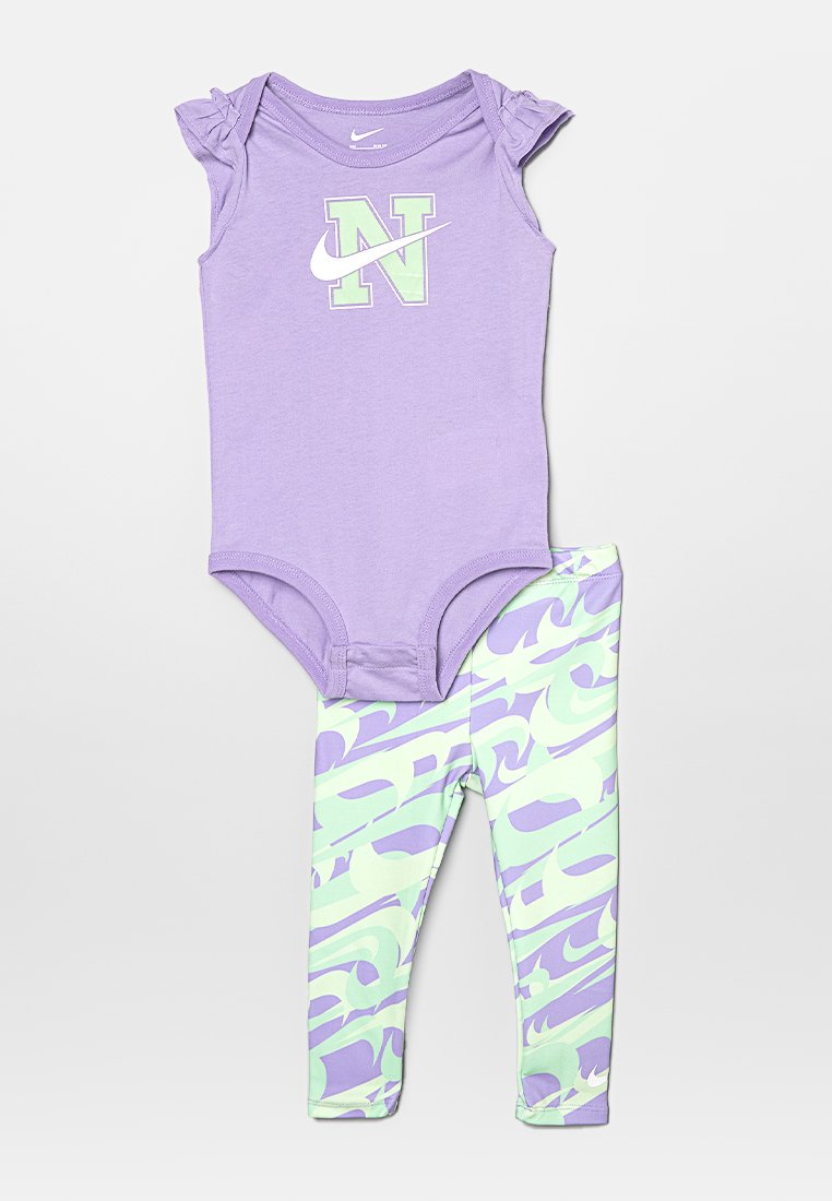 Nike Sportswear Body niet gedefinieerd Nike Sportswear Body niet gedefinieerd