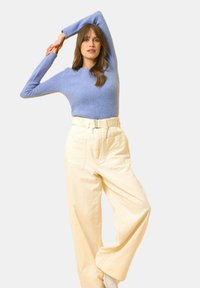 Just Cashmere COL ROND 4 FILS - Strickpullover - sky chiné