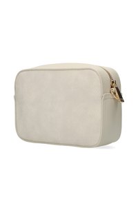 Krämfärgad faux läder rektangulär väska med en texturerad yta, guldfärgad dragkedja och rundade kanter för en elegant design.