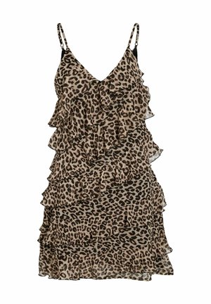 Robe sans manches à col en V avec imprimé léopard, volants superposés et fines bretelles réglables sur fond blanc.