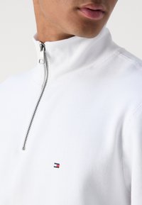 Tommy Hilfiger ESSENTIAL ZIP UNISEX - Sweater - white