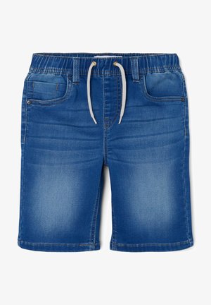 Blå denimshorts med elastisk taljebånd, hvid snor, forlommer og let falmet detaljering på lårene.