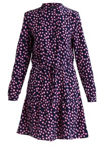 Marineblaues Kleid mit langen Ärmeln, das mit pinken Punktmustern verziert ist, einen hohen Kragen, eine taillierte Taille und einen schichtartigen, lockeren Rock hat.