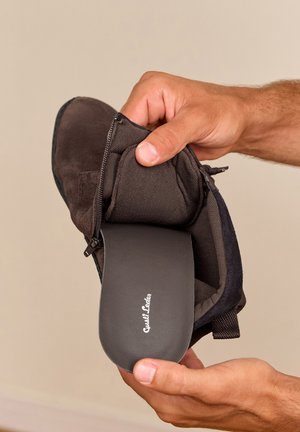 Gusti Leder, QEMAL - Schnürstiefelette - dunkelbraun