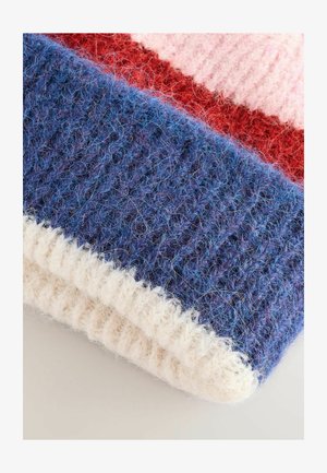 Strickdecke mit einem blauen Abschnitt und flauschiger Textur, ergänzt durch weiße, pinke und rote Streifen. Weiches, lebhaftes Garn in verschiedenen Farbtönen.