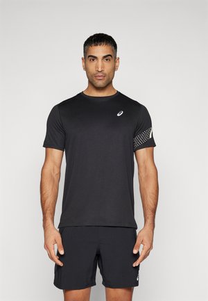 Sort atletisk t-shirt med korte ærmer, glat tekstur og et prikket design på skulderen; logo vist på brystet.