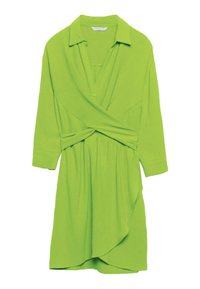 Abito verde con bottoni, maniche lunghe, design avvolgente, presenta una vita arricciata e un tessuto leggero e testurizzato.