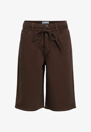 Brune shorts til knelengde med frontlommer, beltestropper, knappelukking og et knytt stoffbelte i midjen.