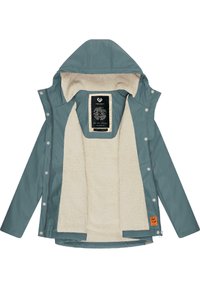 Giacca teal resistente all'acqua con fodera in pile beige, cappuccio, chiusure a pressione e un'etichetta con il logo all'interno.