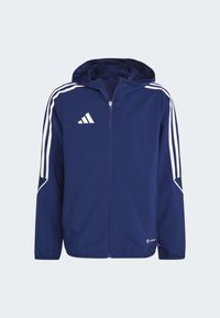 Marineblaue Zip-Jacke mit Kapuze, weißem Dreistreifen-Design auf den Schultern und Logo auf der Brust. Hergestellt aus glattem, leichtem Stoff.